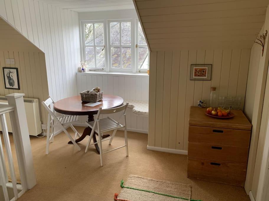 Trinity Annexe An Adorable First Floor Light And Lofty Space Within An Aonb Godmanstone Exterior foto