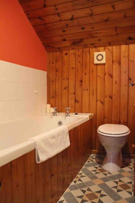 Trinity Annexe An Adorable First Floor Light And Lofty Space Within An Aonb Godmanstone Exterior foto
