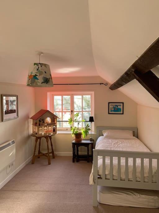 Trinity Annexe An Adorable First Floor Light And Lofty Space Within An Aonb Godmanstone Exterior foto