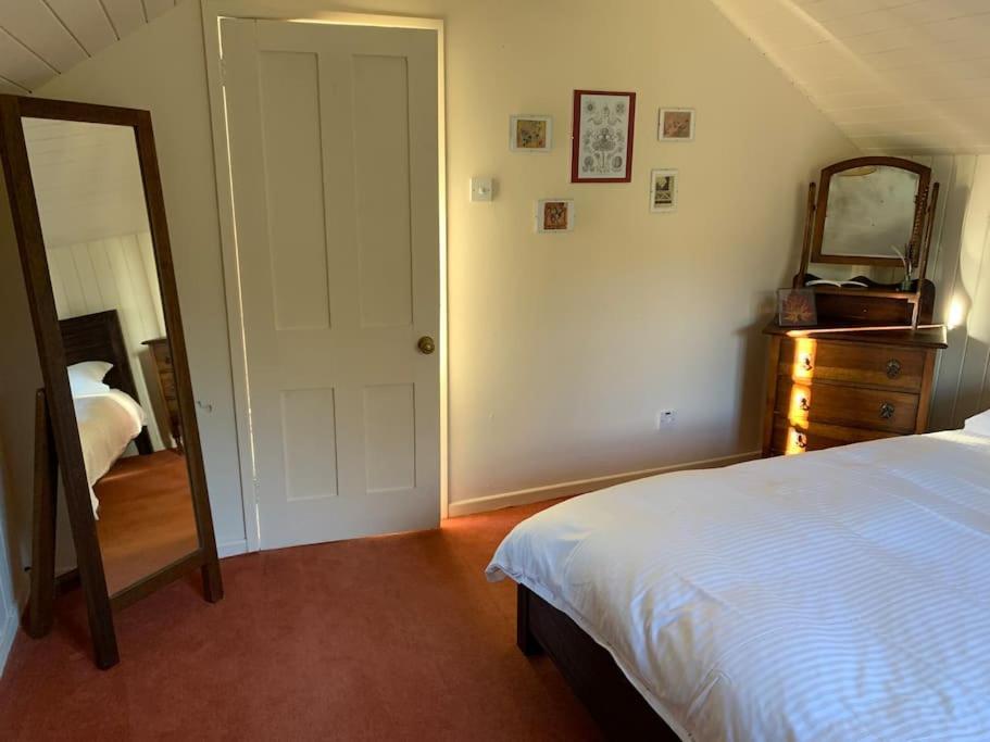 Trinity Annexe An Adorable First Floor Light And Lofty Space Within An Aonb Godmanstone Exterior foto